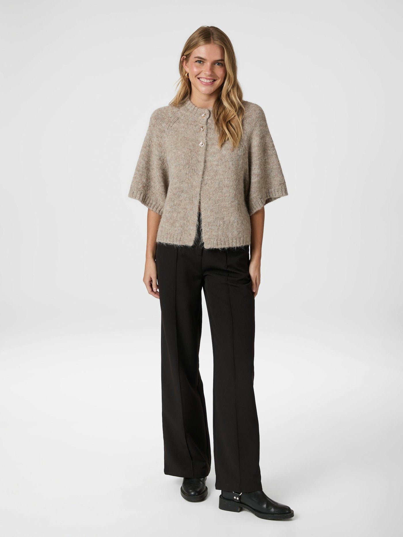 BENUTA FLUFFY CARDI BEIGE