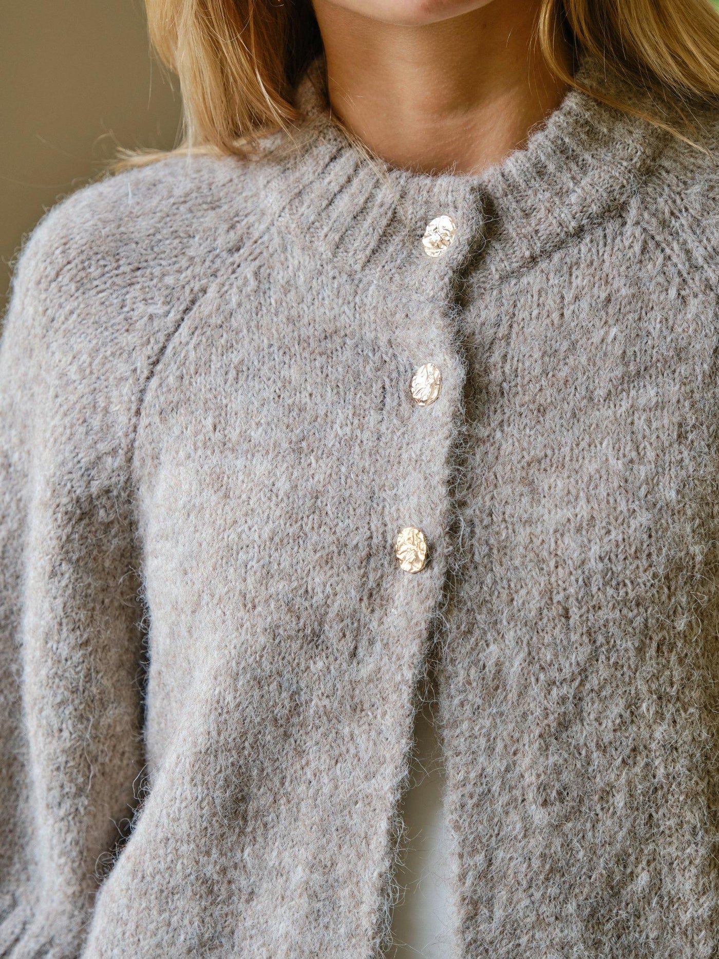BENUTA FLUFFY CARDI BEIGE