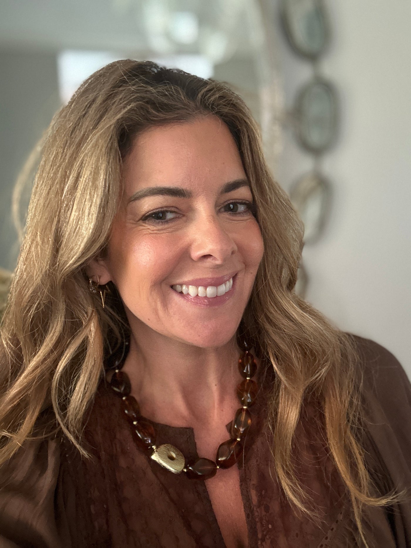 SARA NECKLACE RESIN GOLD/CHOCO