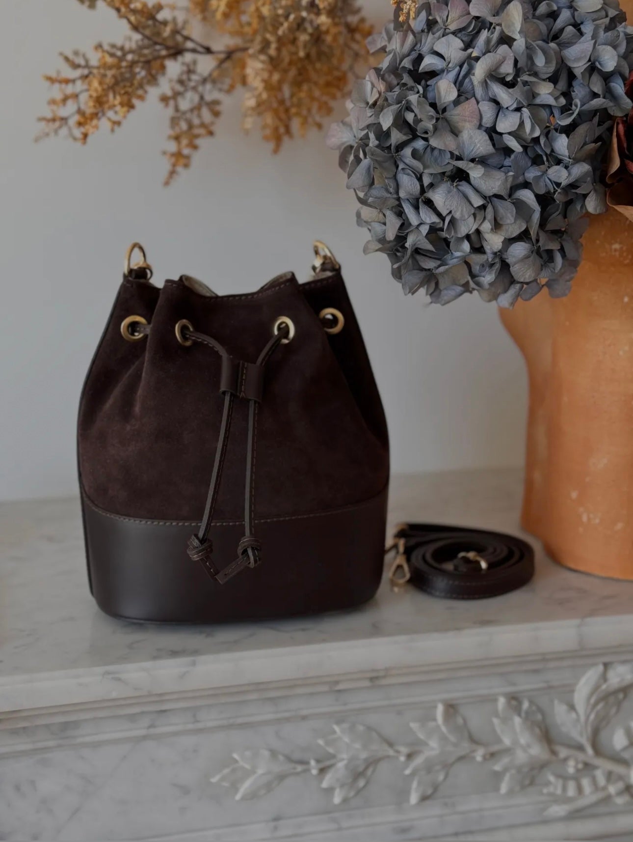 GARY BUCKET BAG DARK BROWN