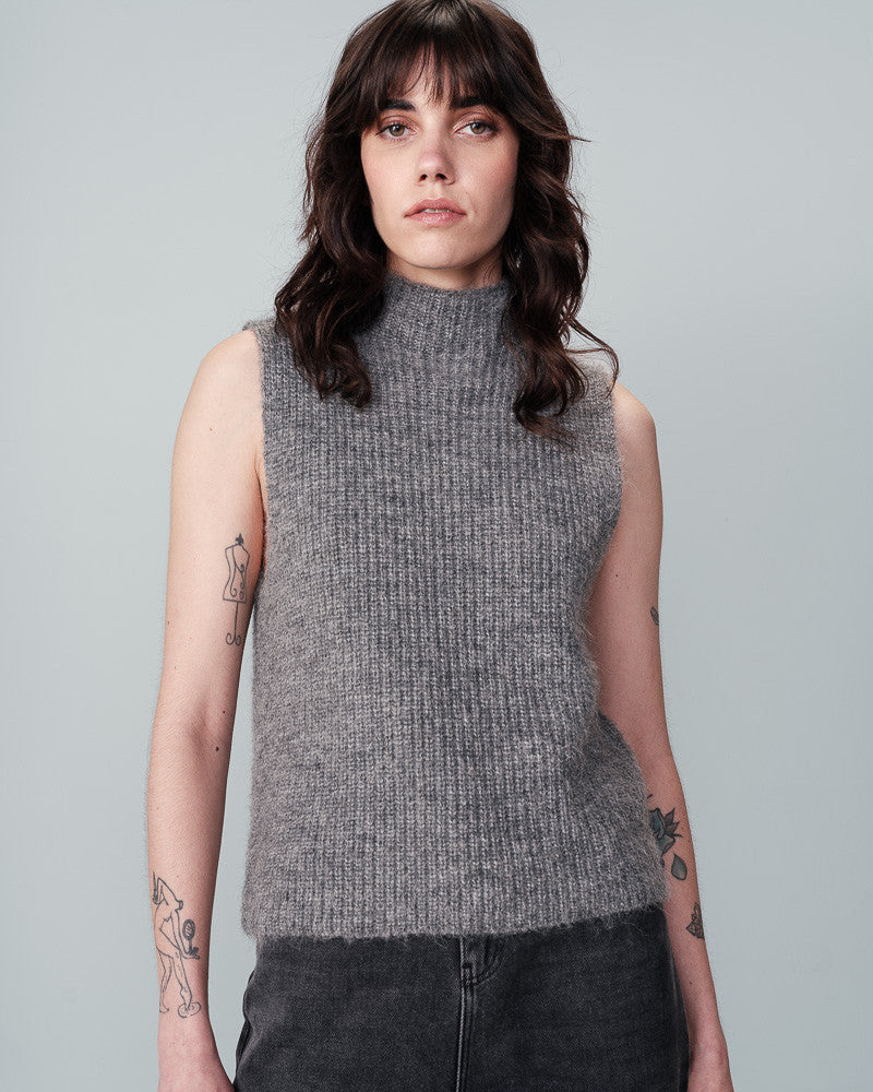 NAIMA TANK TOP GREY